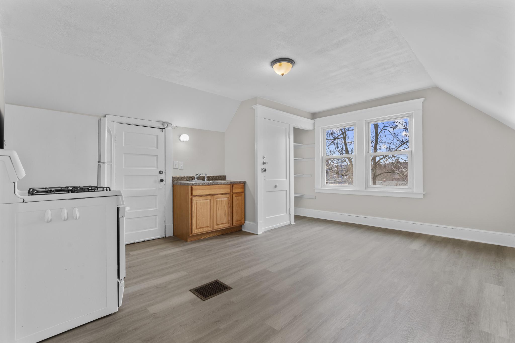 16 Ellsworth Avenue - 3rd Flr